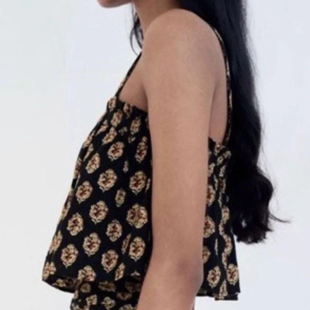 NWT Zara Black Floral Crop Top, Large - Picture 3 of 5